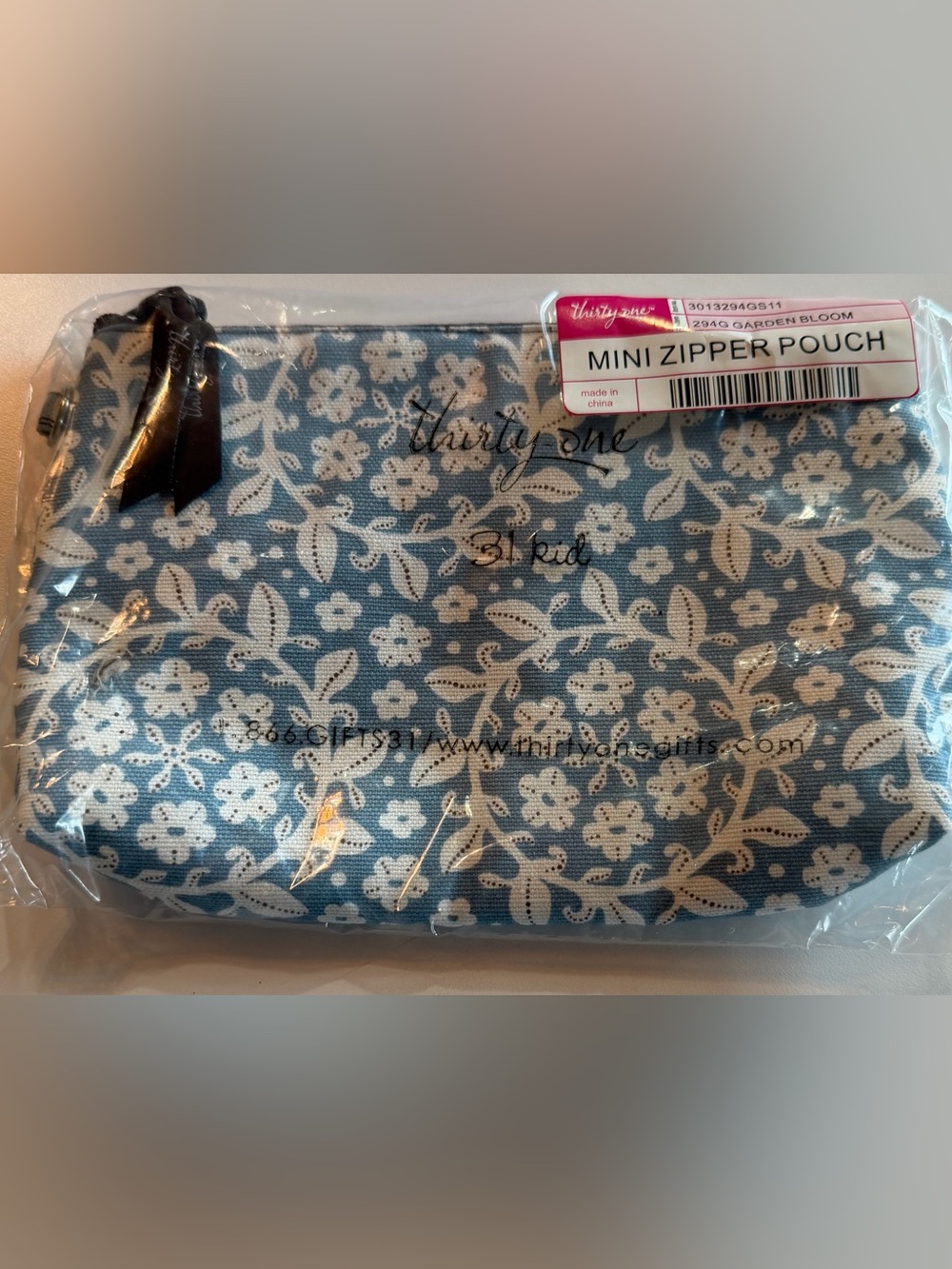 Thirty-One Mini Zipper Pouch Garden Bloom Pattern New in Package Blue Floral